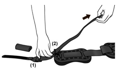 2) Вытяните ленту из металлической пряжки и регулятора