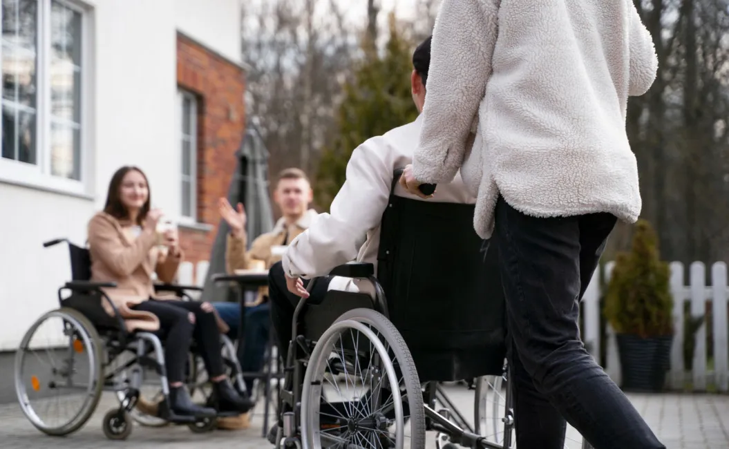 Как помочь инвалиду развивать или восстанавливать навыки самообслуживания