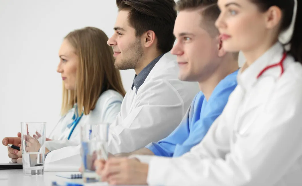 Мы на научно-практической конференции, посвященной долговременному уходу за людьми после инсульта