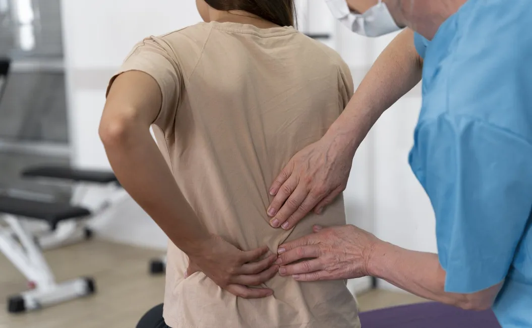 Травмы позвоночника: виды, симптомы и современные методы диагностики и лечения