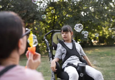 Инвалидные коляски для детей: особенности подбора и важность ранней реабилитации